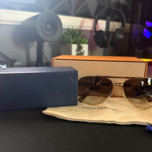 Louis Vuitton Attitude Pilote Sunglasses - Picture 1 of 3